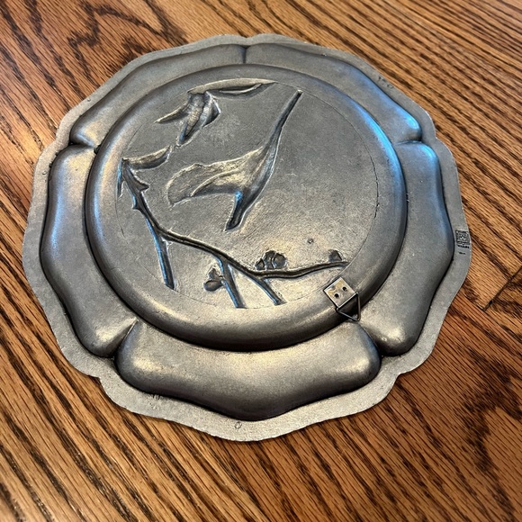 Etains du Manoir Metal Wall Plate/Bird Hanging. French Pewter Trinket Dish. - Picture 6 of 7
